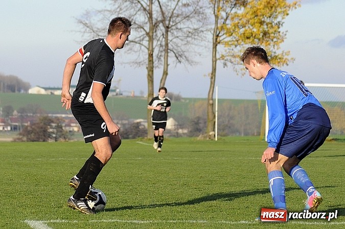 Zdjęcie w galerii na portalu naszraciborz.pl: Borucin zwycięża w hicie A klasy wiadomości z regionu