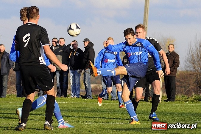 Zdjęcie w galerii na portalu naszraciborz.pl: Borucin zwycięża w hicie A klasy wiadomości z regionu