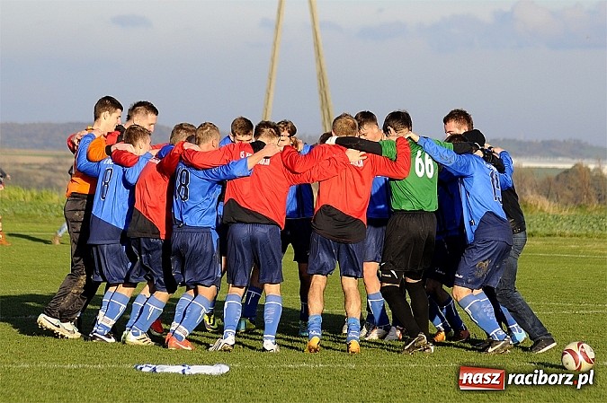 Zdjęcie w galerii na portalu naszraciborz.pl: Borucin zwycięża w hicie A klasy wiadomości z regionu