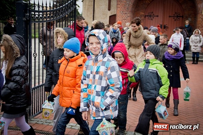 Zdjęcie w galerii na portalu naszraciborz.pl: Przemarsz na św. Marcina w Studziennej wiadomości z regionu