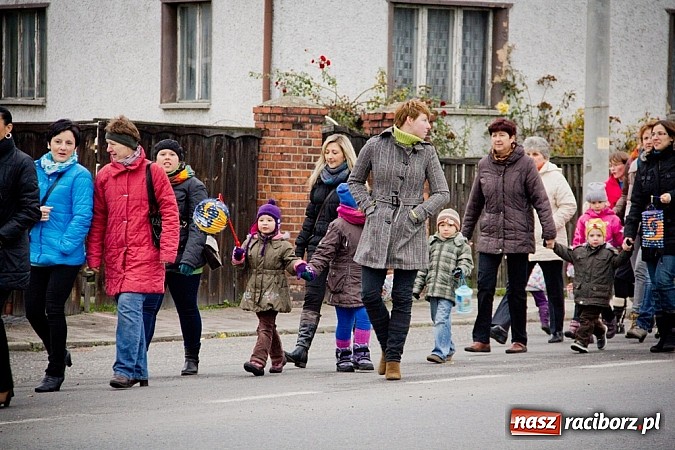 Zdjęcie w galerii na portalu naszraciborz.pl: Przemarsz na św. Marcina w Studziennej wiadomości z regionu
