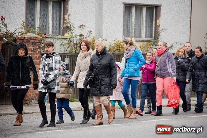 Zdjęcie w galerii na portalu naszraciborz.pl: Przemarsz na św. Marcina w Studziennej wiadomości z regionu