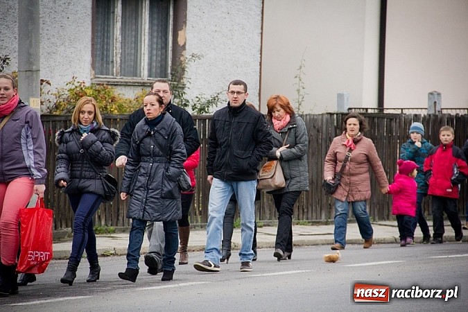 Zdjęcie w galerii na portalu naszraciborz.pl: Przemarsz na św. Marcina w Studziennej wiadomości z regionu