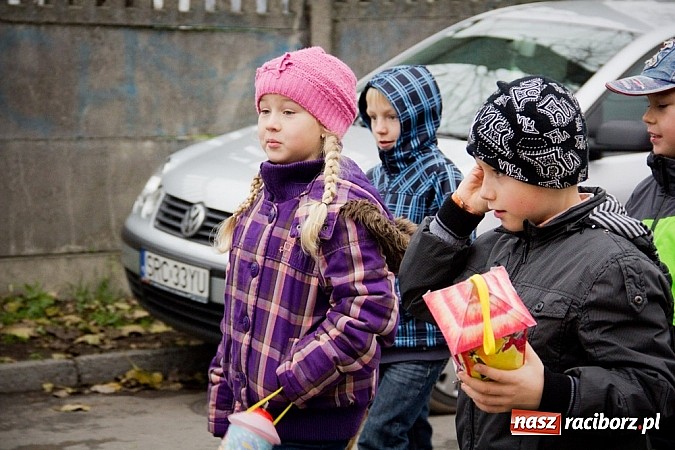 Zdjęcie w galerii na portalu naszraciborz.pl: Przemarsz na św. Marcina w Studziennej wiadomości z regionu