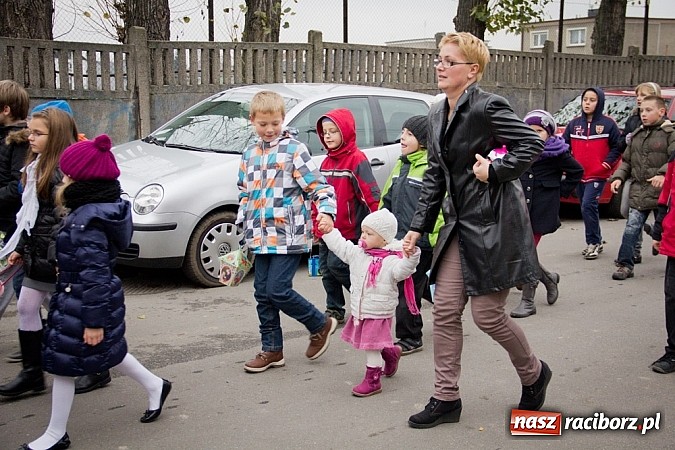 Zdjęcie w galerii na portalu naszraciborz.pl: Przemarsz na św. Marcina w Studziennej wiadomości z regionu