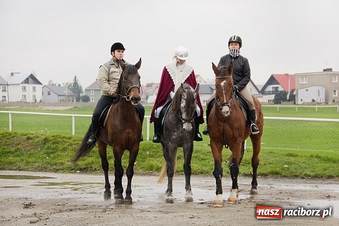 Zdjęcie w galerii na portalu naszraciborz.pl: Przemarsz na św. Marcina w Studziennej wiadomości z regionu