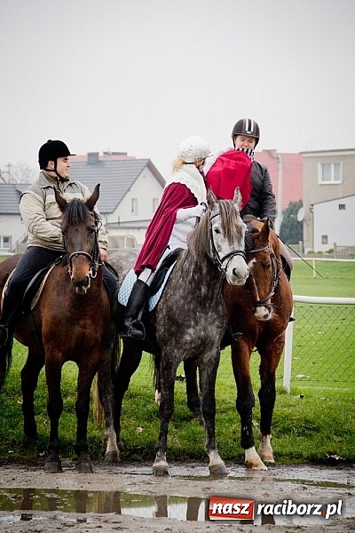 Zdjęcie w galerii na portalu naszraciborz.pl: Przemarsz na św. Marcina w Studziennej wiadomości z regionu
