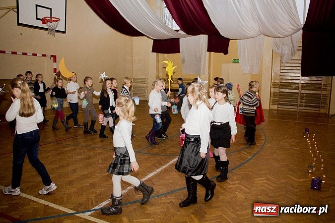 Zdjęcie w galerii na portalu naszraciborz.pl: Przemarsz na św. Marcina w Studziennej wiadomości z regionu