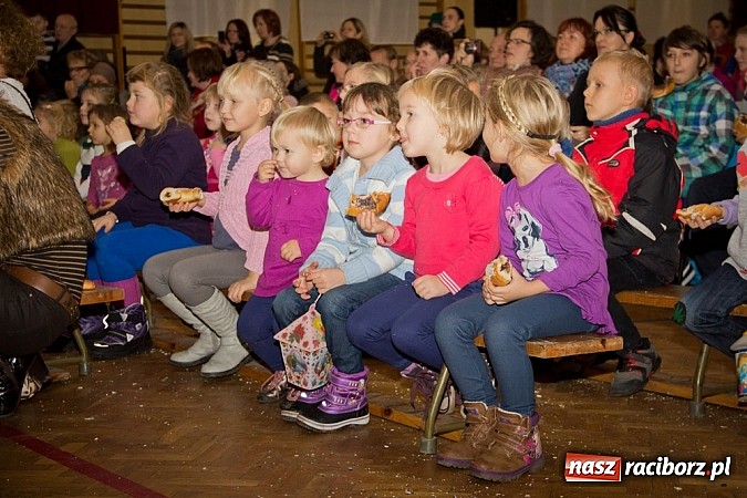 Zdjęcie w galerii na portalu naszraciborz.pl: Przemarsz na św. Marcina w Studziennej wiadomości z regionu