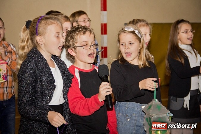 Zdjęcie w galerii na portalu naszraciborz.pl: Przemarsz na św. Marcina w Studziennej wiadomości z regionu