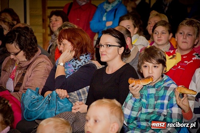 Zdjęcie w galerii na portalu naszraciborz.pl: Przemarsz na św. Marcina w Studziennej wiadomości z regionu