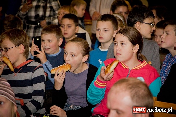 Zdjęcie w galerii na portalu naszraciborz.pl: Przemarsz na św. Marcina w Studziennej wiadomości z regionu