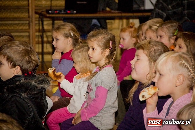 Zdjęcie w galerii na portalu naszraciborz.pl: Przemarsz na św. Marcina w Studziennej wiadomości z regionu