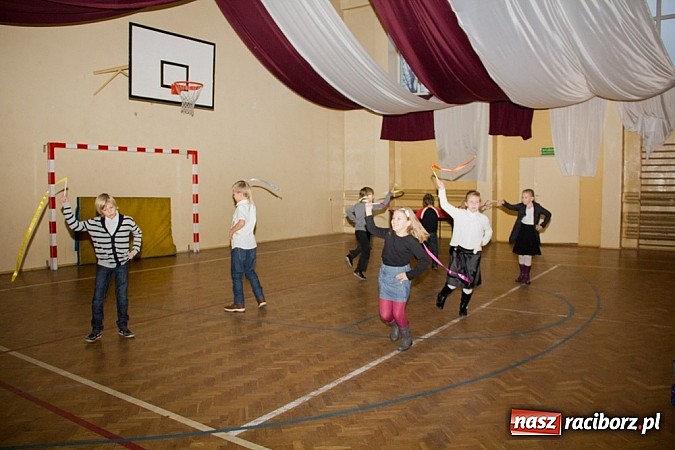 Zdjęcie w galerii na portalu naszraciborz.pl: Przemarsz na św. Marcina w Studziennej wiadomości z regionu