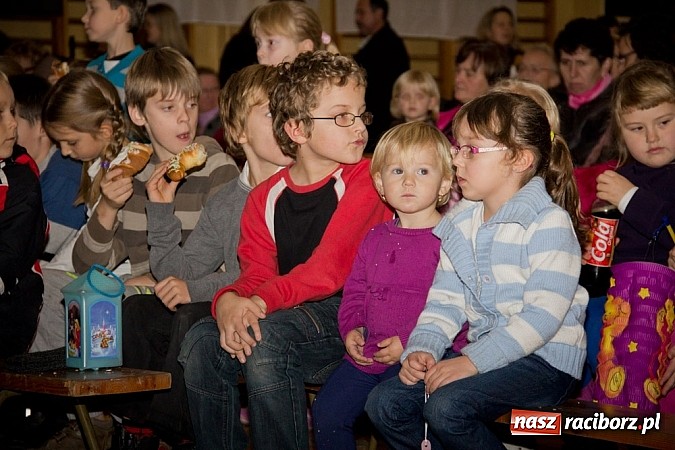 Zdjęcie w galerii na portalu naszraciborz.pl: Przemarsz na św. Marcina w Studziennej wiadomości z regionu