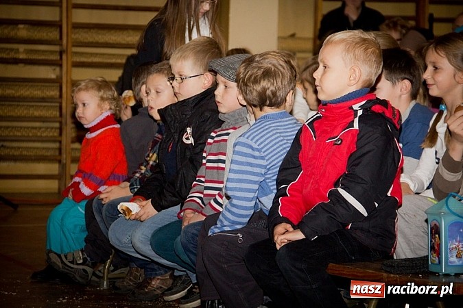 Zdjęcie w galerii na portalu naszraciborz.pl: Przemarsz na św. Marcina w Studziennej wiadomości z regionu