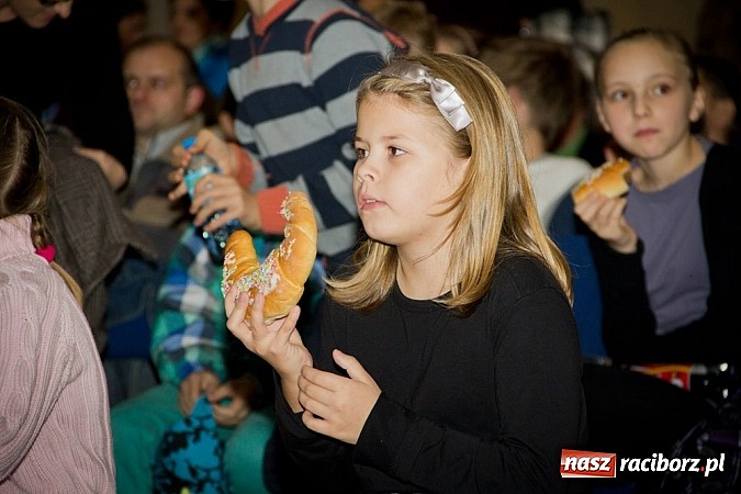 Zdjęcie w galerii na portalu naszraciborz.pl: Przemarsz na św. Marcina w Studziennej wiadomości z regionu