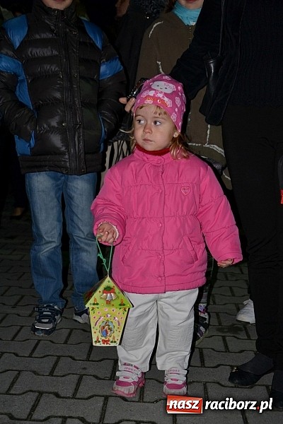 Zdjęcie w galerii na portalu naszraciborz.pl: Po zmroku św. Marcin pojawił się w Owsiszczach wiadomości z regionu