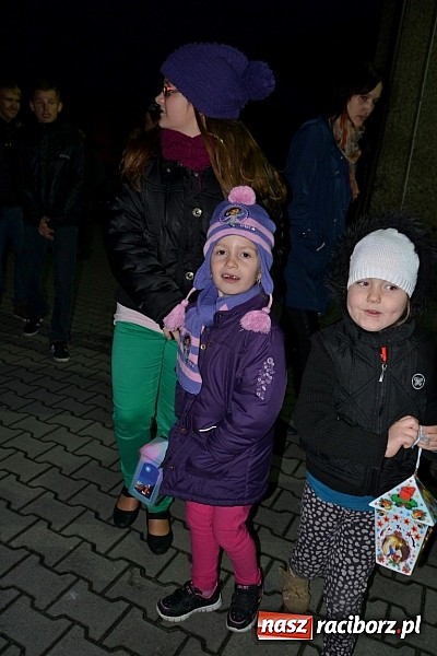 Zdjęcie w galerii na portalu naszraciborz.pl: Po zmroku św. Marcin pojawił się w Owsiszczach wiadomości z regionu