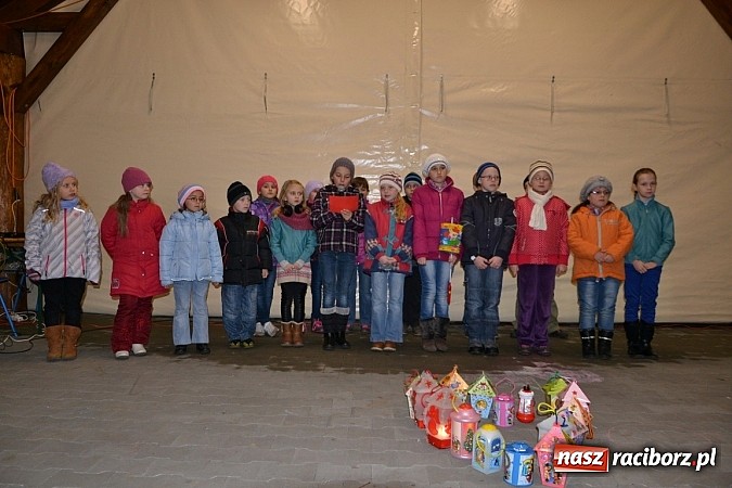Zdjęcie w galerii na portalu naszraciborz.pl: Po zmroku św. Marcin pojawił się w Owsiszczach wiadomości z regionu