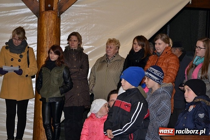 Zdjęcie w galerii na portalu naszraciborz.pl: Po zmroku św. Marcin pojawił się w Owsiszczach wiadomości z regionu