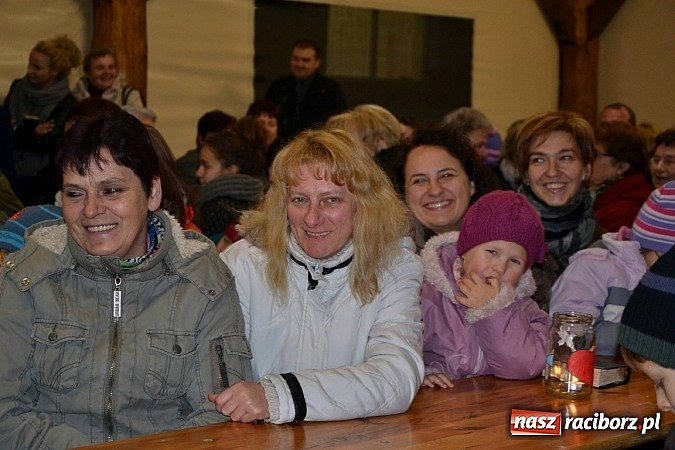 Zdjęcie w galerii na portalu naszraciborz.pl: Po zmroku św. Marcin pojawił się w Owsiszczach wiadomości z regionu