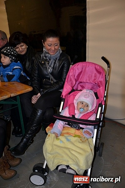 Zdjęcie w galerii na portalu naszraciborz.pl: Po zmroku św. Marcin pojawił się w Owsiszczach wiadomości z regionu