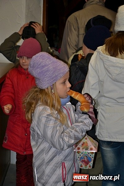 Zdjęcie w galerii na portalu naszraciborz.pl: Po zmroku św. Marcin pojawił się w Owsiszczach wiadomości z regionu