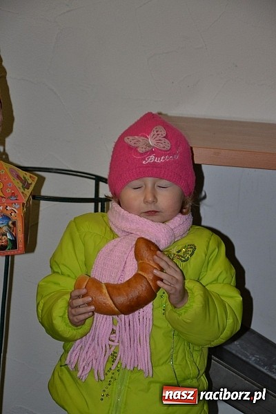 Zdjęcie w galerii na portalu naszraciborz.pl: Po zmroku św. Marcin pojawił się w Owsiszczach wiadomości z regionu