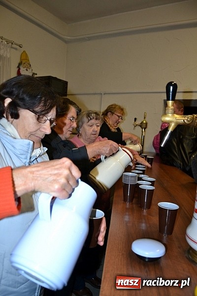 Zdjęcie w galerii na portalu naszraciborz.pl: Po zmroku św. Marcin pojawił się w Owsiszczach wiadomości z regionu