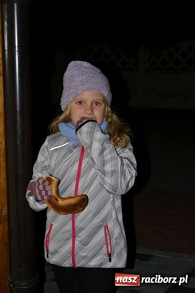 Zdjęcie w galerii na portalu naszraciborz.pl: Po zmroku św. Marcin pojawił się w Owsiszczach wiadomości z regionu