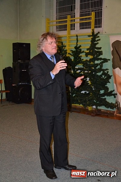 Zdjęcie w galerii na portalu naszraciborz.pl: Jeden wilk a babć na pęczki, czyli Czerwony Kapturek na Dniu Seniora!  wiadomości z regionu