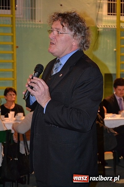 Zdjęcie w galerii na portalu naszraciborz.pl: Jeden wilk a babć na pęczki, czyli Czerwony Kapturek na Dniu Seniora!  wiadomości z regionu