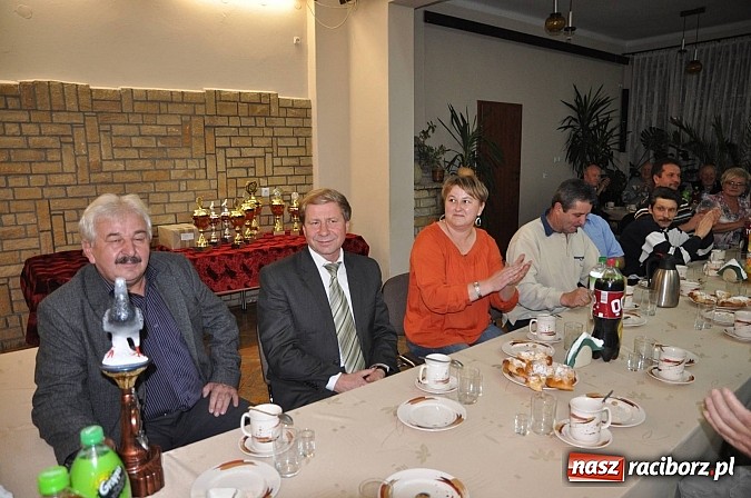 Zdjęcie w galerii na portalu naszraciborz.pl: Loty gołębi 2013 - w sekcji Bojan&oacute;w sezon zakończony, puchary wręczone wiadomości z regionu