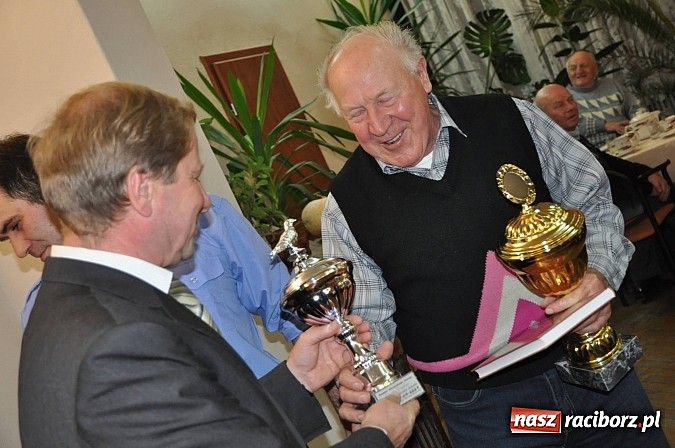 Zdjęcie w galerii na portalu naszraciborz.pl: Loty gołębi 2013 - w sekcji Bojan&oacute;w sezon zakończony, puchary wręczone wiadomości z regionu