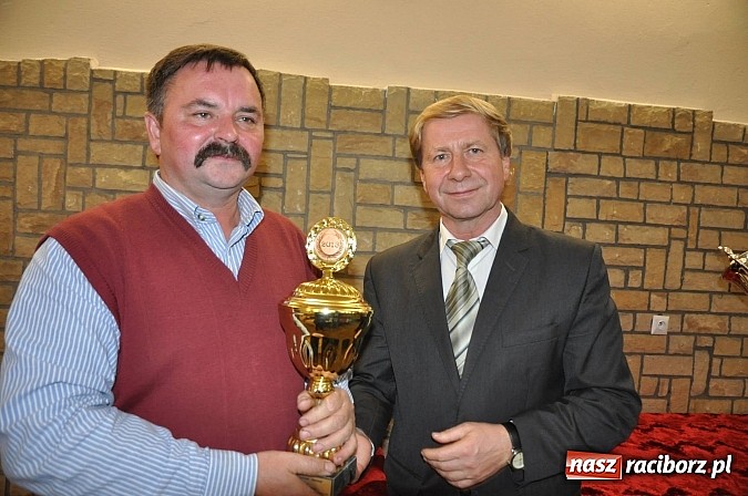 Zdjęcie w galerii na portalu naszraciborz.pl: Loty gołębi 2013 - w sekcji Bojan&oacute;w sezon zakończony, puchary wręczone wiadomości z regionu