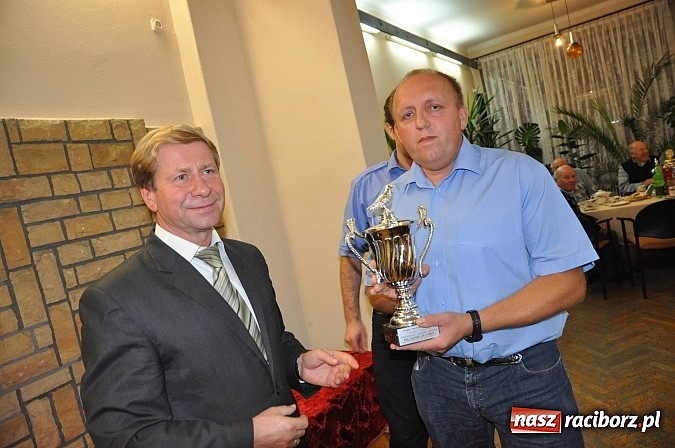 Zdjęcie w galerii na portalu naszraciborz.pl: Loty gołębi 2013 - w sekcji Bojan&oacute;w sezon zakończony, puchary wręczone wiadomości z regionu