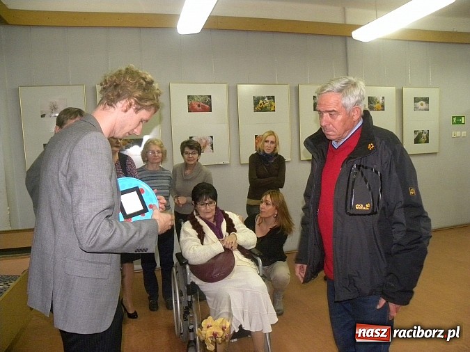 Zdjęcie w galerii na portalu naszraciborz.pl: Zasłaniam, odsłaniam - fotografia otworkowa wiadomości z regionu