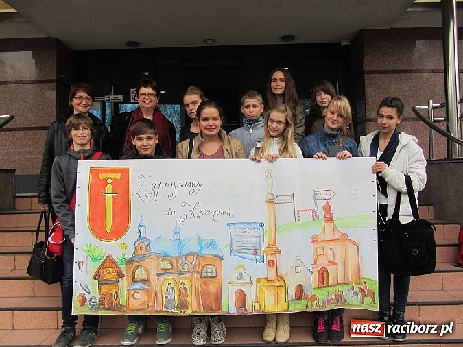 Zdjęcie w galerii na portalu naszraciborz.pl: Gimnazjaliści z Krzanowic w TVP Katowice wiadomości z regionu