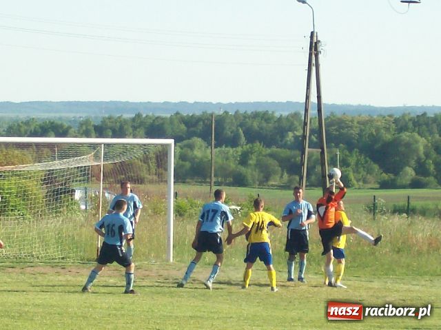 Zdjęcie w galerii na portalu naszraciborz.pl: Brzezie nie oddało punktów wiadomości z regionu