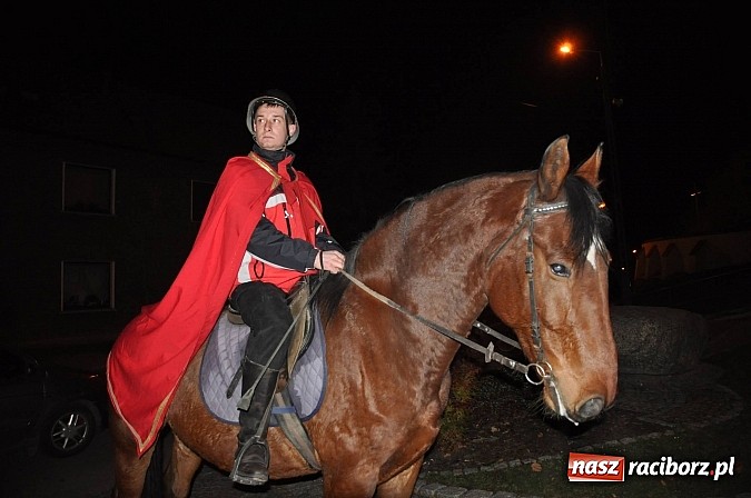 Zdjęcie w galerii na portalu naszraciborz.pl: Trzysta rogali na św. Marcina w Tworkowie wiadomości z regionu