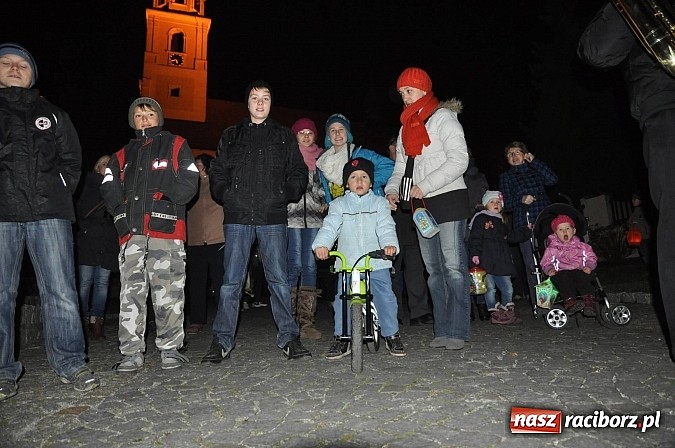 Zdjęcie w galerii na portalu naszraciborz.pl: Trzysta rogali na św. Marcina w Tworkowie wiadomości z regionu