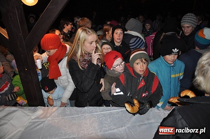 Zdjęcie w galerii na portalu naszraciborz.pl: Trzysta rogali na św. Marcina w Tworkowie wiadomości z regionu