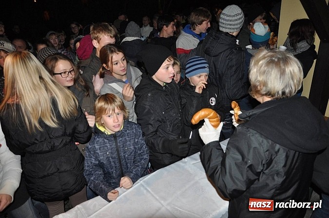 Zdjęcie w galerii na portalu naszraciborz.pl: Trzysta rogali na św. Marcina w Tworkowie wiadomości z regionu