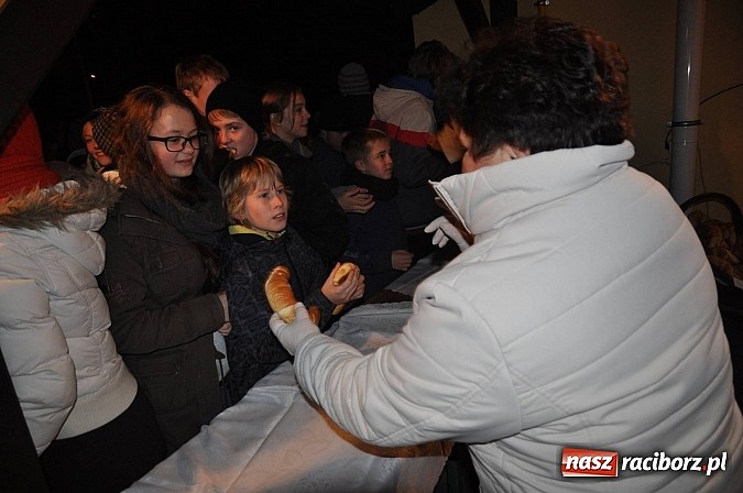 Zdjęcie w galerii na portalu naszraciborz.pl: Trzysta rogali na św. Marcina w Tworkowie wiadomości z regionu