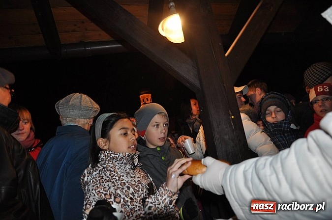 Zdjęcie w galerii na portalu naszraciborz.pl: Trzysta rogali na św. Marcina w Tworkowie wiadomości z regionu