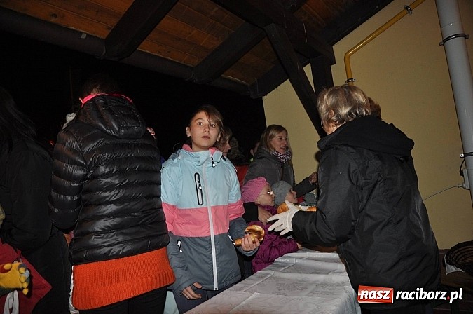 Zdjęcie w galerii na portalu naszraciborz.pl: Trzysta rogali na św. Marcina w Tworkowie wiadomości z regionu