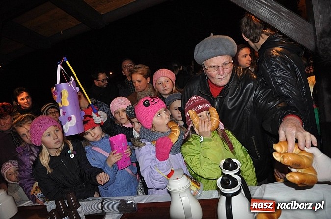 Zdjęcie w galerii na portalu naszraciborz.pl: Trzysta rogali na św. Marcina w Tworkowie wiadomości z regionu