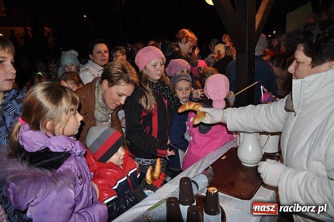 Zdjęcie w galerii na portalu naszraciborz.pl: Trzysta rogali na św. Marcina w Tworkowie wiadomości z regionu
