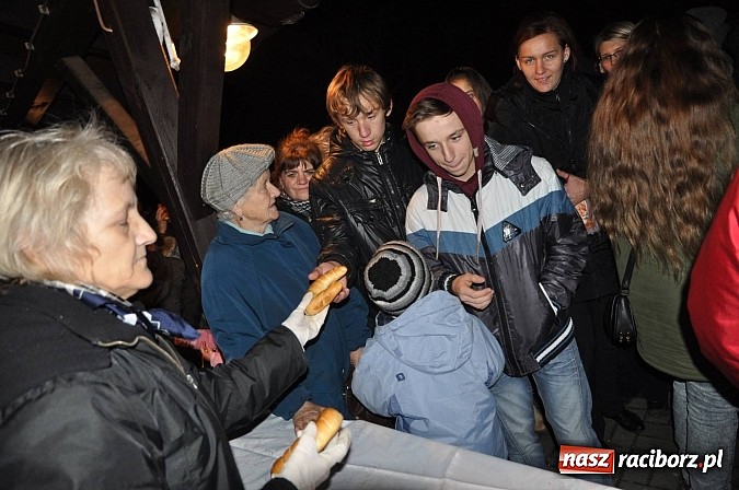 Zdjęcie w galerii na portalu naszraciborz.pl: Trzysta rogali na św. Marcina w Tworkowie wiadomości z regionu